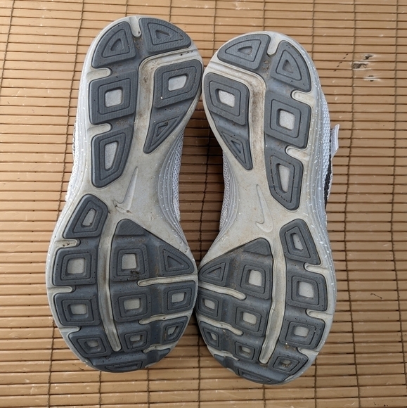 Nike Revolution 3 FlyEase white Running Shoes women's Size 9.5W   great conditio - Picture 11 of 11